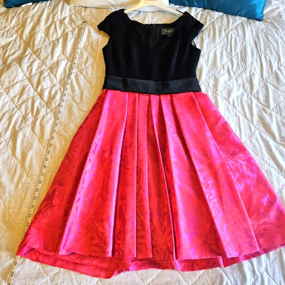 Ladles Formal Dress - Picture 1 of 8